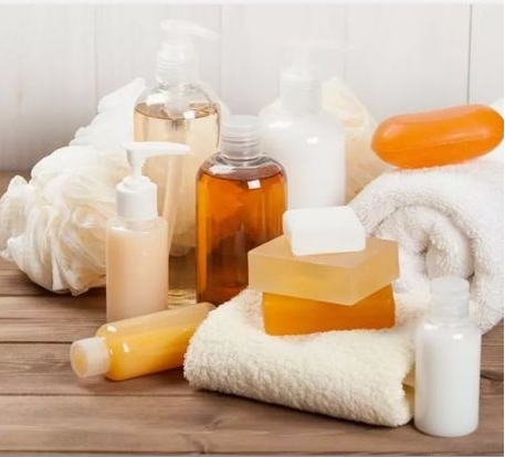 What are the principles behind the emulsifying and solubilizing actions of surfactants